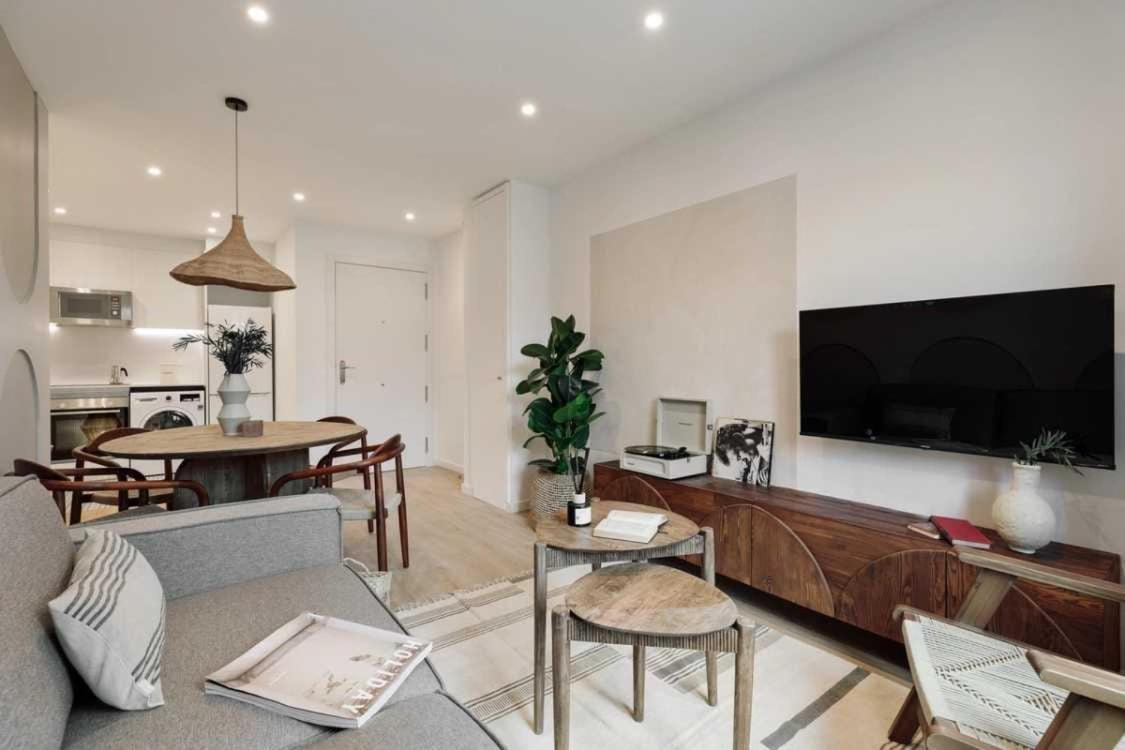 Luxury 2br Born Area Apartament